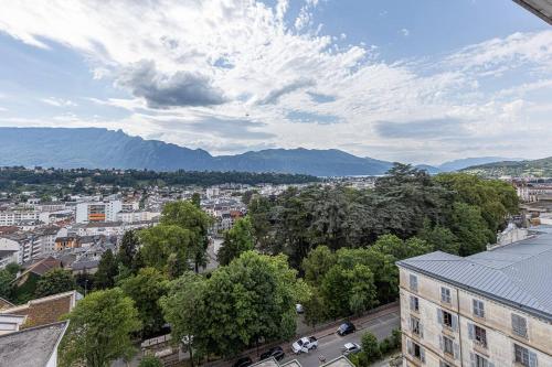 Studio vue lac Dent du Chat piscine proche Thermes