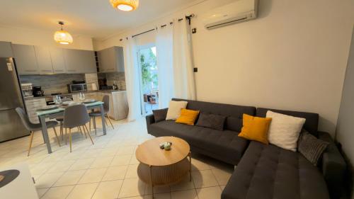 The Stylish Central 2BR Residence for 5