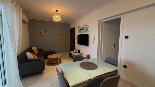 The Stylish Central 2BR Residence for 5