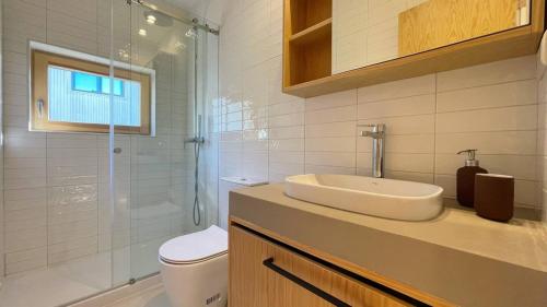 a bathroom with a sink and a toilet and a shower at Chalet Serra 1506 Geopark S Estrela in Penhas da Saúde