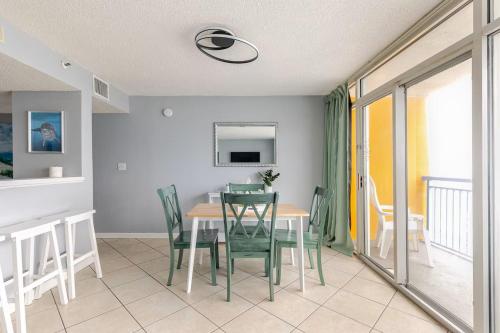 Oceanfront 2BR King Suite Atlantica Resort photo 11