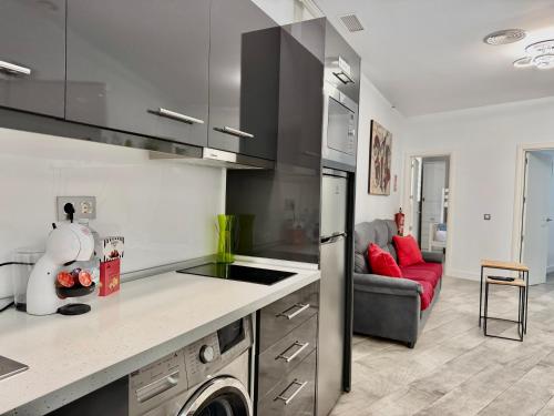 A8 - Family 2-Bedroom with Free Private Parking - 100 m from La Carihuela Beach