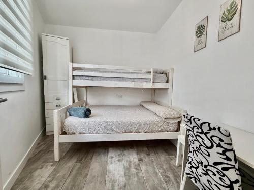 A8 - Family 2-Bedroom with Free Private Parking - 100 m from La Carihuela Beach