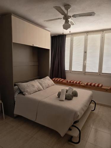 a bedroom with a bed with two towels on it at Casa Angeles in Castell de Ferro
