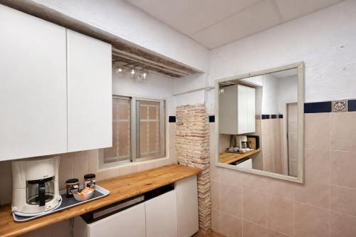 Historic 1905 Charm 3 min to Postiguet Beach