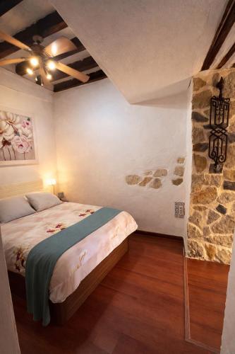 Historic 1905 Charm 3 min to Postiguet Beach