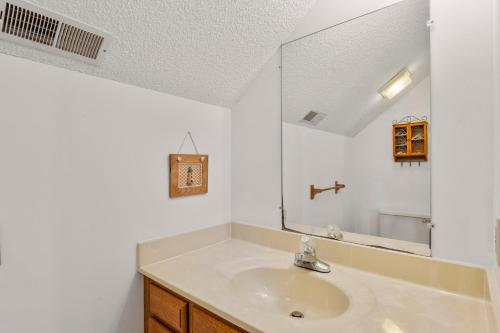 a bathroom with a sink and a mirror at HISA14: Sunny Daze in Salvo