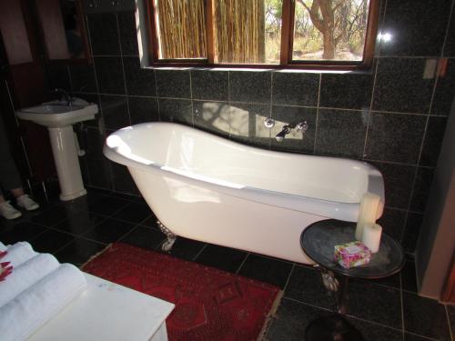 A bathroom at Kukama's Rest at Zebula 317