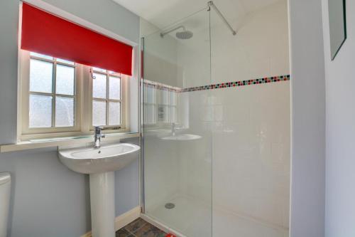 a bathroom with a sink and a shower at 1 Bed in Northrepps oc-1736 in Northrepps