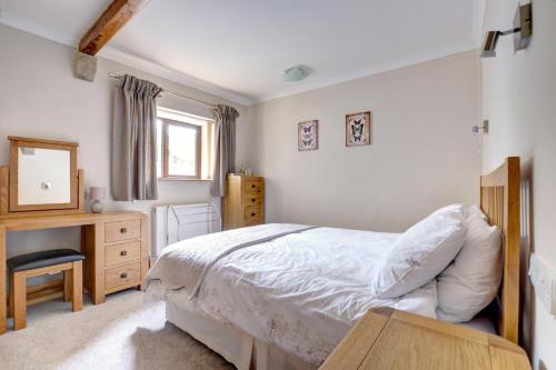 a bedroom with a bed and a desk and a mirror at 2 Bed in Cowling oc-ds238 in Cowling