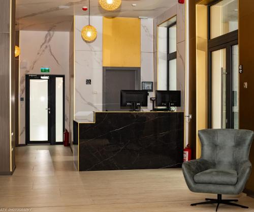 an office lobby with a chair and a counter at Atrium Hotel in Vulcan
