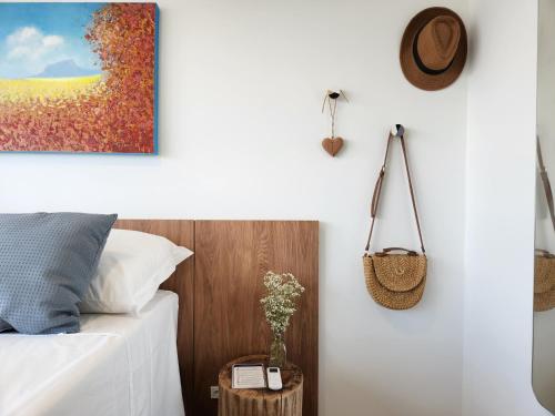 a bedroom with a bed and a painting on the wall at Loft próximo à Oktoberfest Blumenau in Blumenau