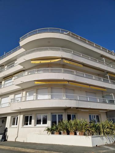ARCACHON APPARTEMENT FACE PLAGE 5 pers Wi-Fi Parking Linge de maison gratuit 1chambre parentale 1cabine lits superposés 1 canapé lit