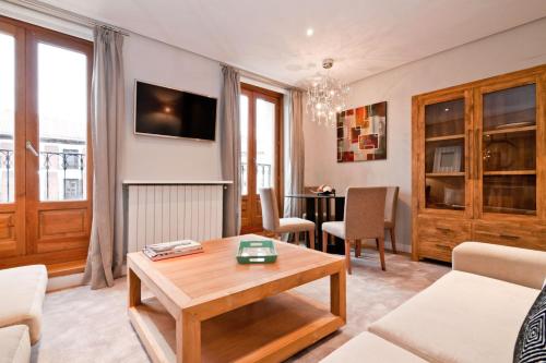 Stylish Flat Steps from Retiro