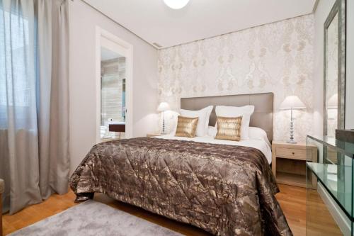 Stylish Flat Steps from Retiro