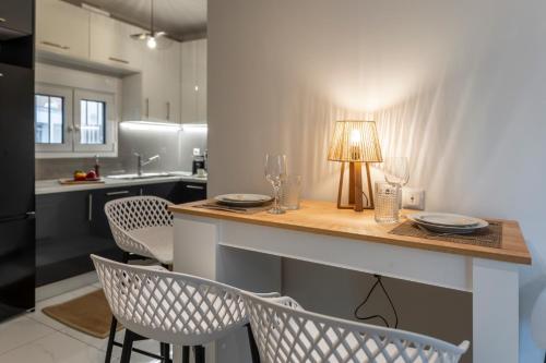 2b apartment beyond a house Glyfada center
