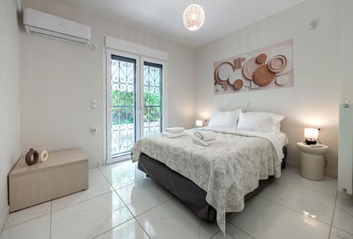 2b apartment beyond a house Glyfada center
