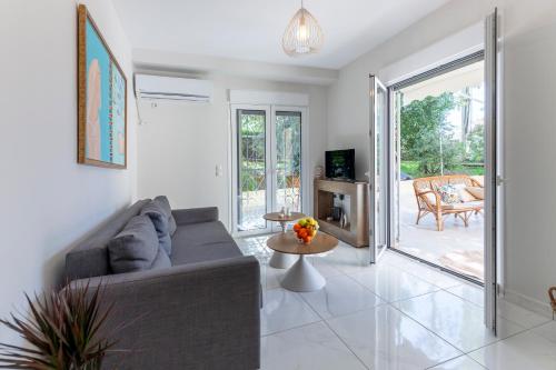 2b apartment beyond a house Glyfada center