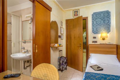 Koupelna v ubytování Hotel Assisi