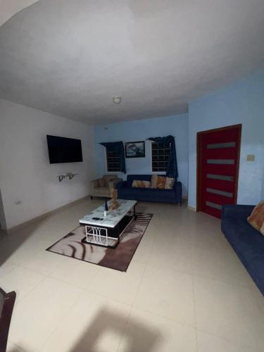 Spacious 2 Bed Room Home AC Full Kitchen