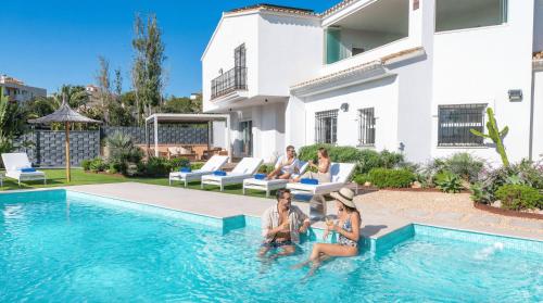 VACATION MARBELLA I Villa Azahar Retreat, Paradise for Golfers, Private Heated Pool, BBQ Grill, Close to the Best Beaches and High-end Restaurants