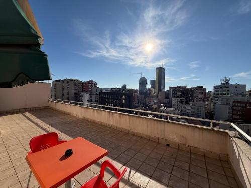 Foto City Center Apartment with Huge Terrace & View 1