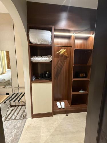 a room with a closet with a bed in it at Afaq Royal Almassar Hotel ex Hayah Al Iman in Mecca