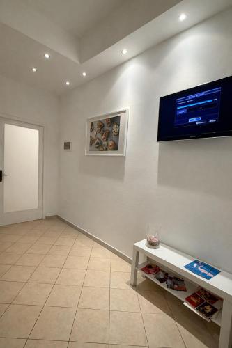 Laura Apartment