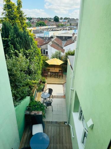 Totterdown's Fabulous House & Floral Garden photo 45