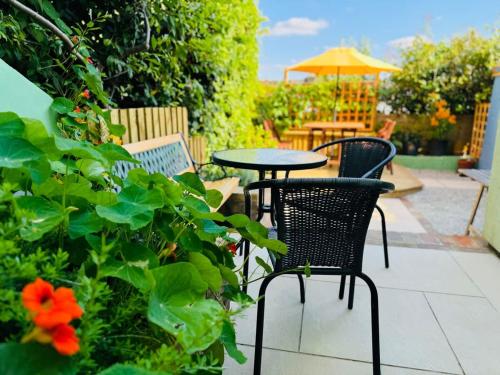 Totterdown's Fabulous House & Floral Garden photo 47