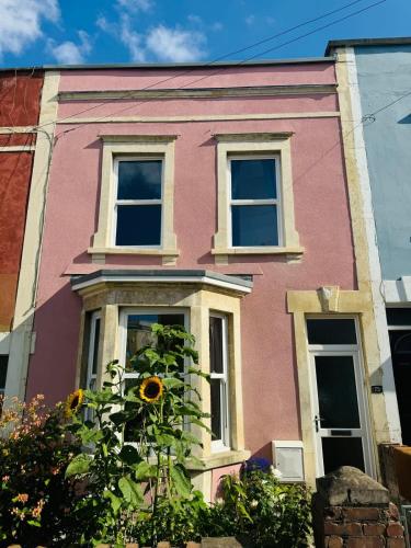 Totterdown's Fabulous House & Floral Garden photo 39