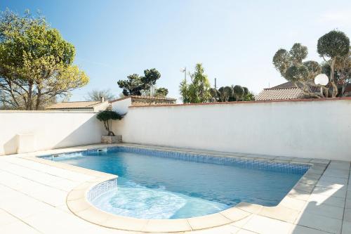 Charmante villa familiale, avec piscine privée, idéale pour une journée à la plage et proche des grands buffets