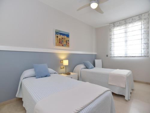 a bedroom with two beds and a ceiling fan at Las Barcas in San Agustin