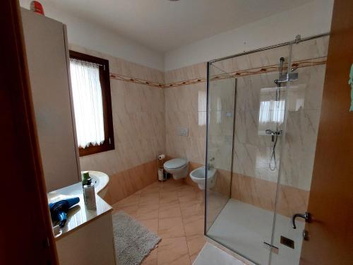 a bathroom with a glass shower and a toilet at La Casa di M : D M. in Breda di Piave