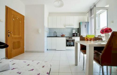 1 Bedroom Gorgeous Apartment In Podstrana