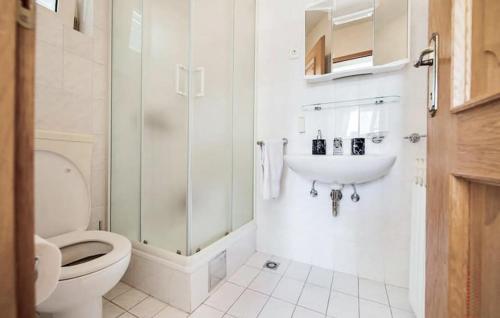 1 Bedroom Stunning Apartment In Podstrana