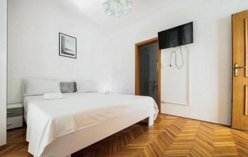 1 Bedroom Stunning Apartment In Podstrana