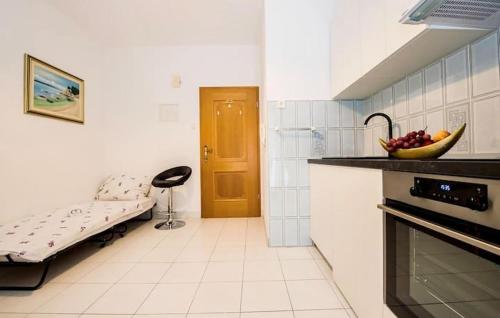 1 Bedroom Stunning Apartment In Podstrana