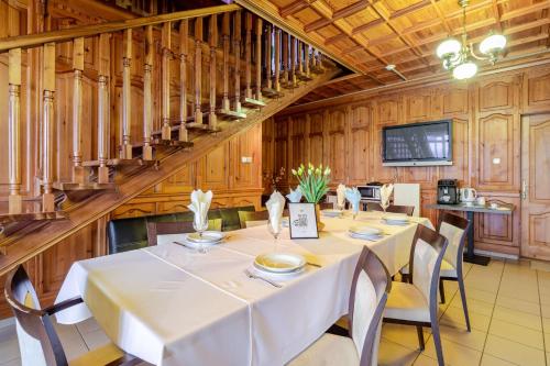 a dining room with a table and chairs and a staircase at Easy Sleep - Comfy Stay in Soltvadkert