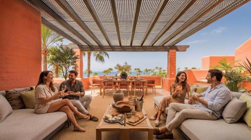 VACATION MARBELLA I The Signature Penthouse, Best Flat in Estepona, Sea View, Sauna, Communal and Indoor Pool, Gym, Private Heated Jacuzzi, Cutting-edge Amenities, High-End Renovation