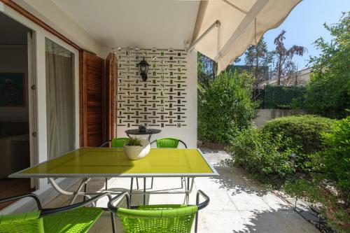 Comfortable garden Apt near Vouliagmeni beach