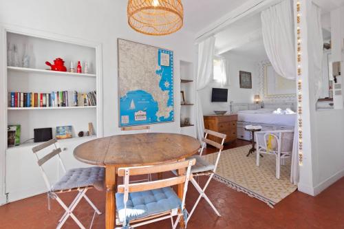 The Picasso - City centre - Duplex - Rooftop - AC - Stairs photo 7
