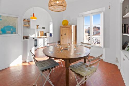 The Picasso - City centre - Duplex - Rooftop - AC - Stairs photo 5