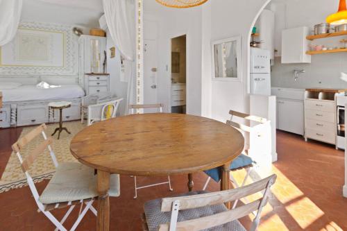 The Picasso - City centre - Duplex - Rooftop - AC - Stairs photo 17