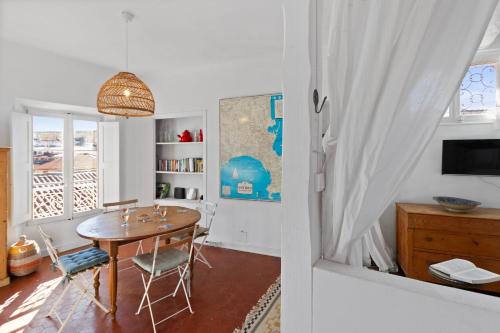 The Picasso - City centre - Duplex - Rooftop - AC - Stairs photo 22