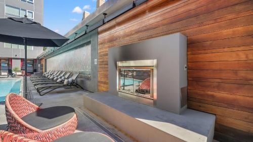 West Hollywood Chic Apartment photo 27