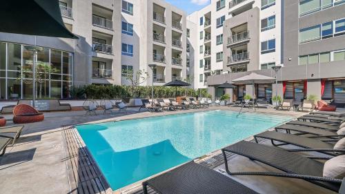 West Hollywood Chic Apartment photo 20