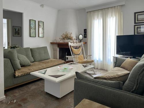 Villa Fofo - Beautiful Sea Front Villa with 650m2 garden