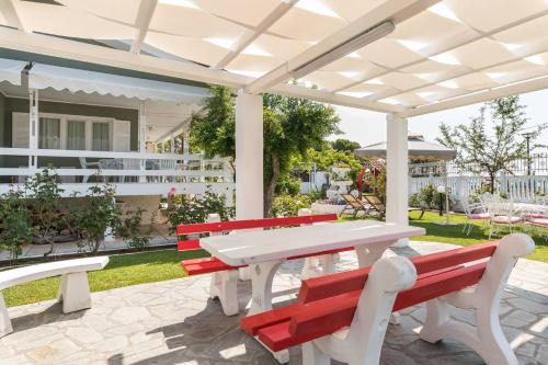 Villa Fofo - Beautiful Sea Front Villa with 650m2 garden
