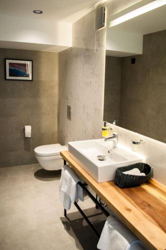 Koupelna v ubytování Nomad Luxury Suites